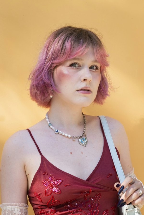 Comment associer des pantalons cargo avec des hauts élégants pour un look urbain?